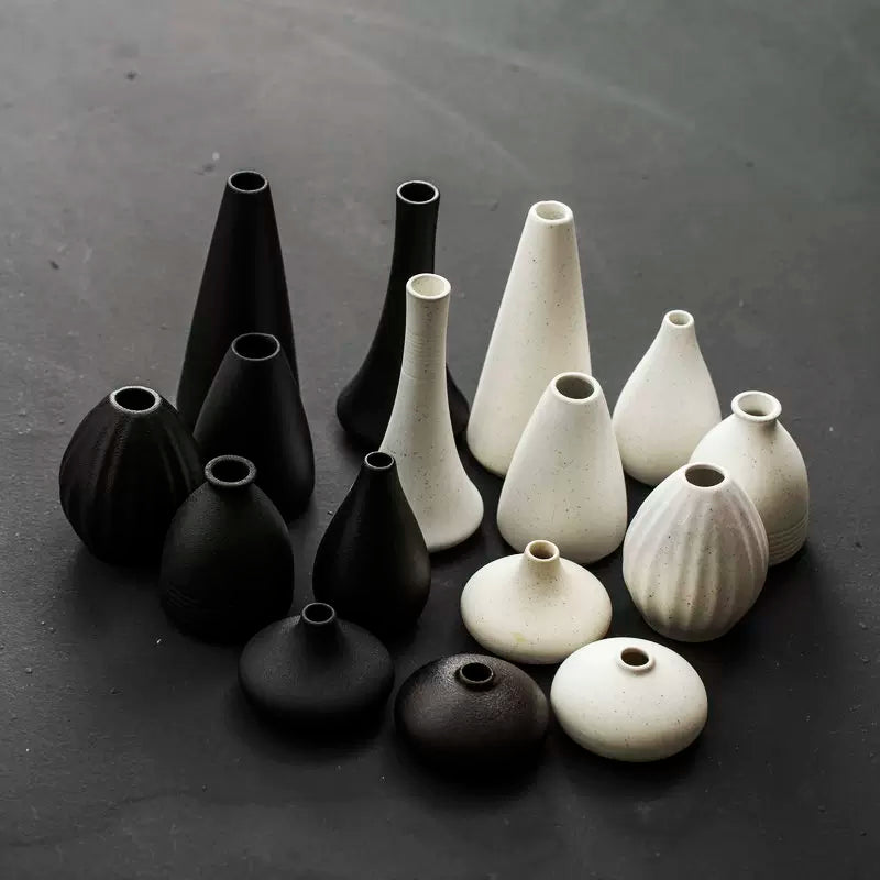 Black Japanese-style Ceramic Flower Vase